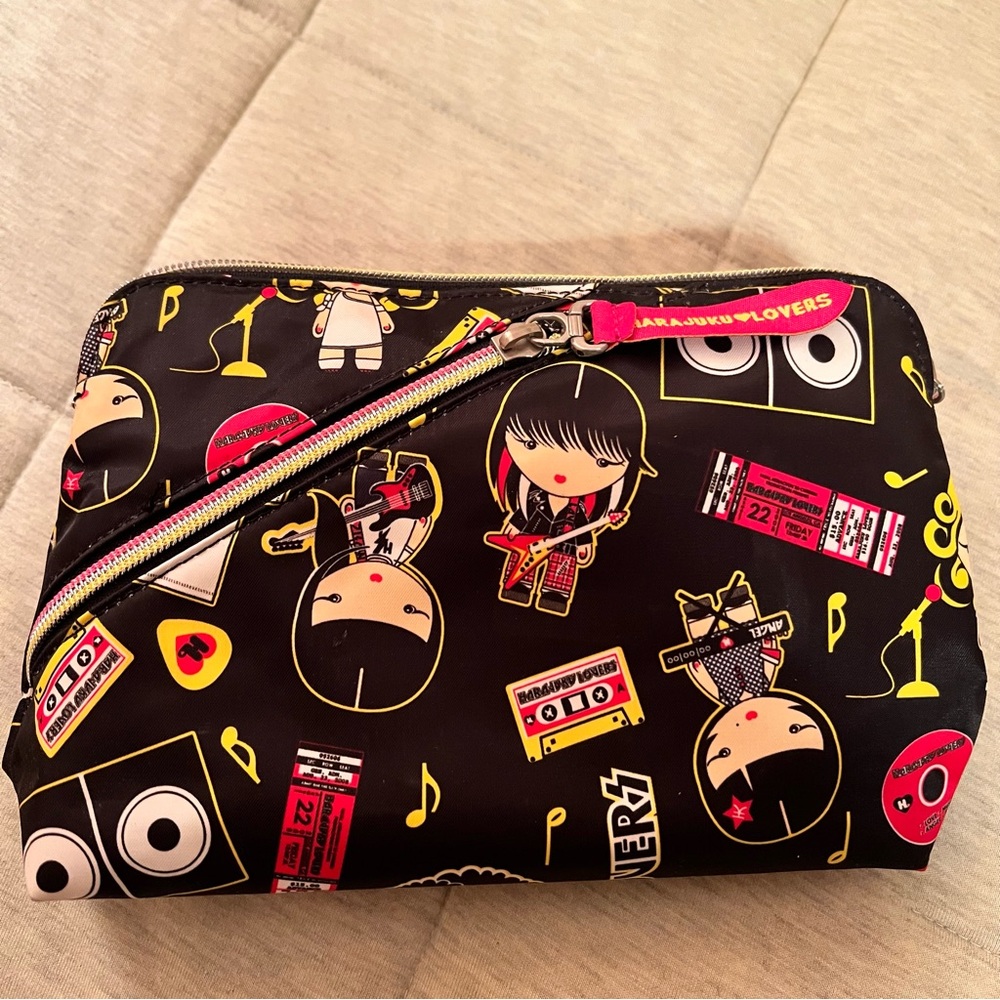 Harajuku Girls black zip pouch